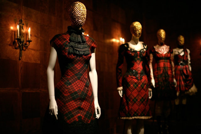 V&A Museum : Savage beauty by Alexander McQueen